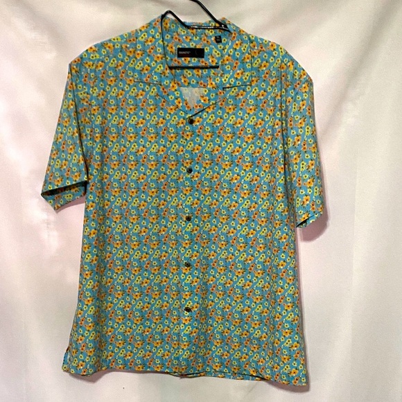 QUIETI PERFORMANCE BUTTON UP SHIRT MENS SIZE XL BLUE WITH FLORAL PRINT EUC CLEAN - Picture 1 of 11